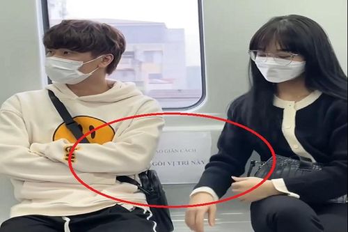 Hot Tiktoker ngồi lên 'ghế cấm' trên tàu điện, netizen chỉ trích thẳng mặt