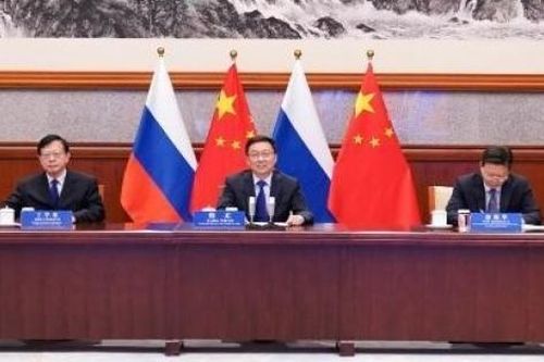 Trung Quốc cam kết tăng cường hợp tác năng lượng với Nga