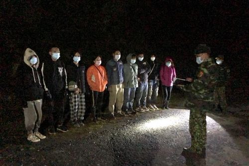 Phát hiện, đưa đi cách ly phòng, chống dịch 11 công dân nhập cảnh trái phép