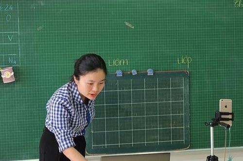 Lễ kỷ niệm đặc biệt trong khu cách ly