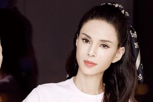 Lý Nhược Đồng dính líu vụ lừa đảo tiền đầu tư