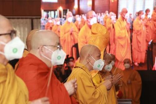 Tăng ni, Phật tử cầu siêu cho đồng bào tử nạn trong dịch COVID-19