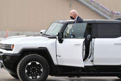 Video Tổng thống Mỹ Biden lái thử xe Hummer điện 1.000 mã lực