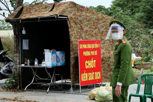 Hà Nội: Số ca nhiễm tăng cao, phường Phú Đô lập chốt kiểm soát người ra vào