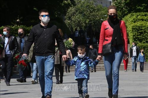 Làn sóng COVID-19 mới nhất tại Ukraine tấn công mạnh vào trẻ em