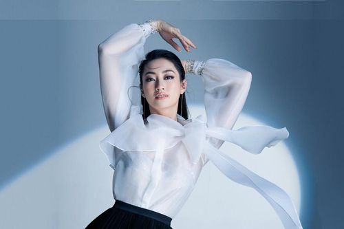 Lương Thùy Linh lên đồ công sở mà đẹp như mơ, đúng chuẩn thần thái 'tổng tài'