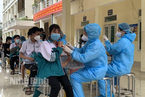 Ninh Bình tổ chức tiêm phòng cho trẻ em từ đủ 12 tuổi trở lên