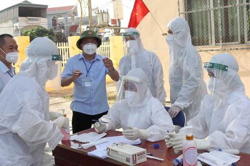 TP. Điện Biên Phủ lấy mẫu xét nghiệm COVID-19 tại trường học