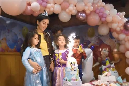 Ronaldo bao trọn khu vui chơi để làm sinh nhật con gái