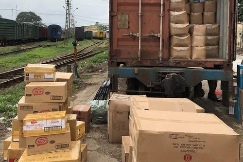 Quyết liệt truy bắt hàng 'mù' nguồn gốc dịp cuối năm
