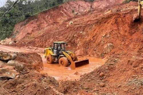 Thanh Hóa: Thông tuyến đoạn sạt lở tại quốc lộ 15C