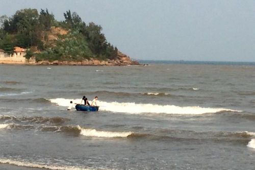Ngư dân Nghệ An đi thuyền thúng bị tàu cá va chìm trên biển