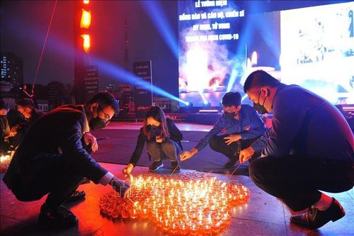 Hà Nội: Thắp nến tưởng niệm đồng bào và cán bộ, chiến sĩ hy sinh, tử vong trong đại dịch