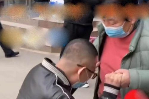 Bị đuổi khỏi trường đại học, chàng trai bỏ nhà đi 16 năm trời vì hổ thẹn với cha mẹ