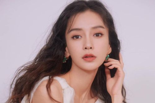 Angela Baby đầu quân về chung 'nhà' với Dương Dương, fan lập tức tỏ ý 'dằn mặt' công ty quản lý mới