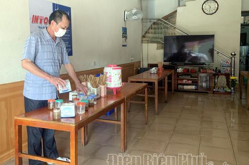 Nhiều hàng quán chủ động các biện pháp phòng dịch