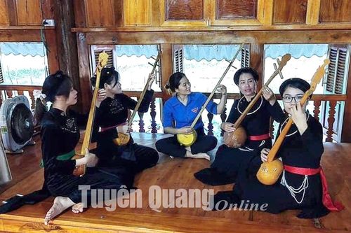 Thanh niên giữ gìn văn hóa dân tộc