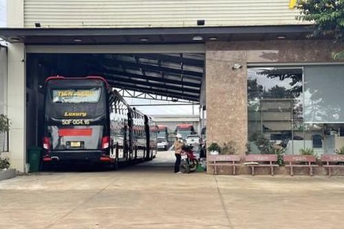 Đắk Lắk: Xây dựng công trình trái phép 'khủng' ven quốc lộ