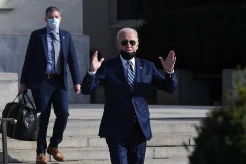 Tổng thống Mỹ Joe Biden rời bệnh viện bằng trực thăng