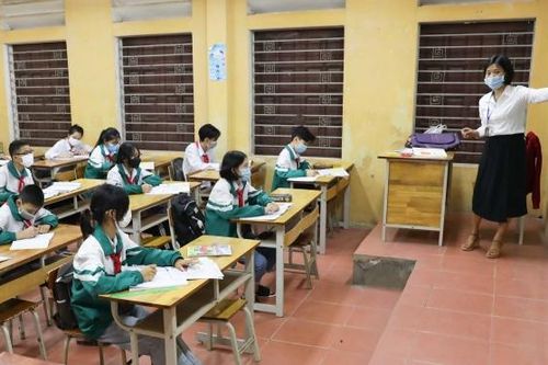 Học sinh lớp 9 ở vùng xanh của 17 huyện, thị xã tại Hà Nội đi học từ ngày 22/11