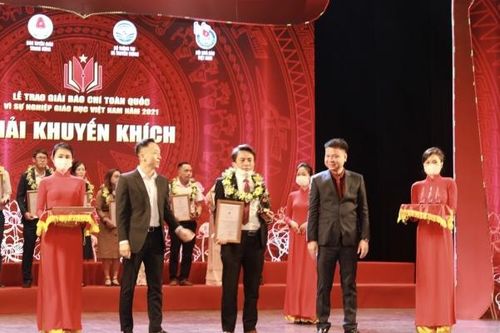 Muốn thực hiện đổi mới giáo dục cần có sự tương tác giữa nhà giáo và nhà báo