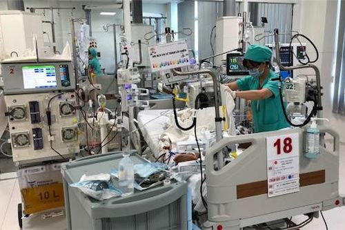 Bé 3 tuổi chỉ ho, sốt, hai ngày sau nhập viện đã yếu liệt hết chân vì căn bệnh bác sĩ cũng 'khiếp'