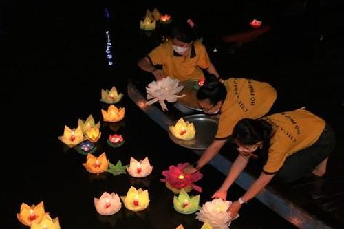 Hình ảnh tưởng niệm nạn nhân COVID-19 tại TPHCM