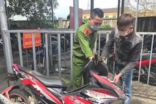 Trộm mô tô xong thì bị giữ do vi phạm giao thông, nam thanh niên tiếp tục bẻ khóa xe khác đem bán