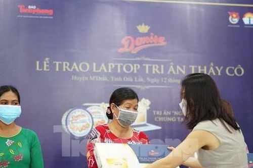 Nhìn lại hành trình trao tặng laptop tri ân giáo viên vùng cao