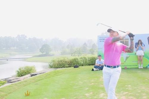 Ca sĩ Tuấn Hưng mong đoạt Cup Tiền Phong Golf Championship để đấu giá gây quỹ cho tài năng trẻ