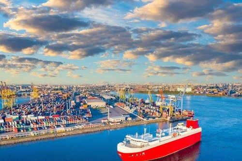 Cước phí vận tải biển có thể kéo lùi tăng trưởng Mỹ, Trung Quốc