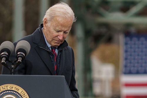 Tại sao Tổng thống Joe Biden hay ho, hắng giọng? Kết quả khám bệnh đã tiết lộ