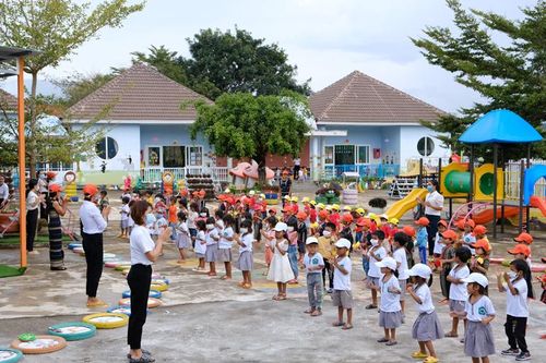 Những cô nuôi dạy trẻ ở vùng xa