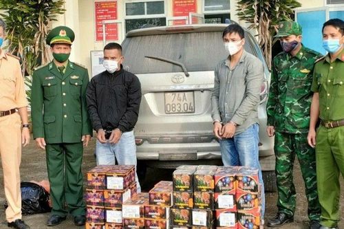 Truy bắt 2 đối tượng vận chuyển trái phép 110 kg pháo nổ
