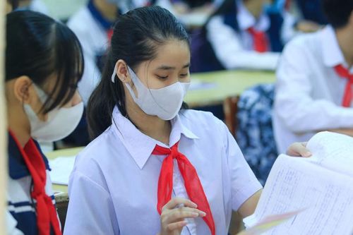 Học sinh lớp 9 ngoại thành Hà Nội đến trường từ 22/11