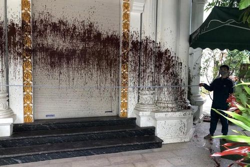 Bắt 2 đối tượng hắt sơn vào nhà dân vì nhận lời đi đòi nợ thuê