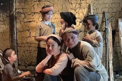 Hết 'Hương Vị Tình Thân', bà Bích (Tú Oanh) bất ngờ thành vợ Chiến 'chó' (Anh Tuấn)?