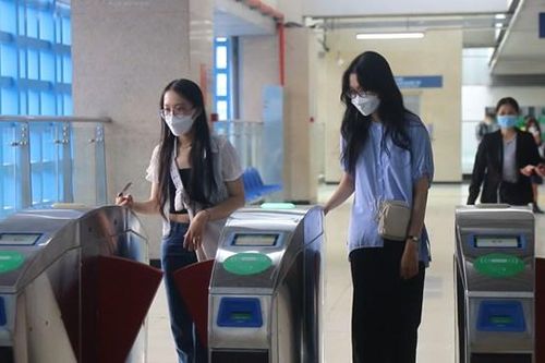 Đường sắt Cát Linh - Hà Đông vẫn 'giữ nhiệt' trong ngày đầu thu phí