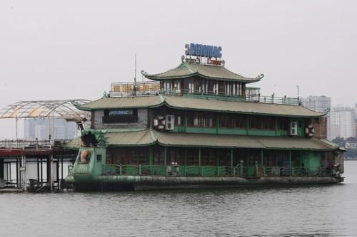 'Nghĩa địa' du thuyền ở hồ Tây
