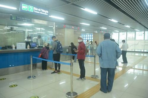 Nhận thẻ miễn, giảm phí dễ dàng tại quầy vé Cát Linh - Hà Đông