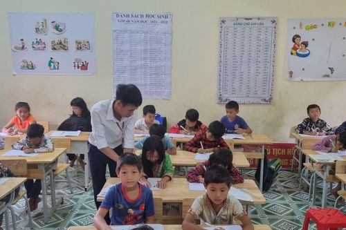 Thầy giáo vùng cao với mong ước hồi hương