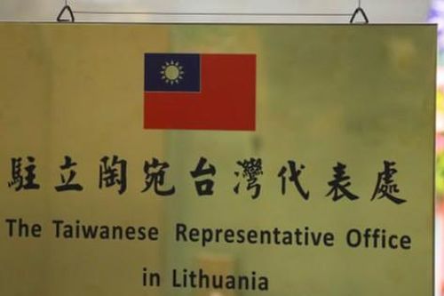 Trung Quốc hạ cấp quan hệ với Lithuania