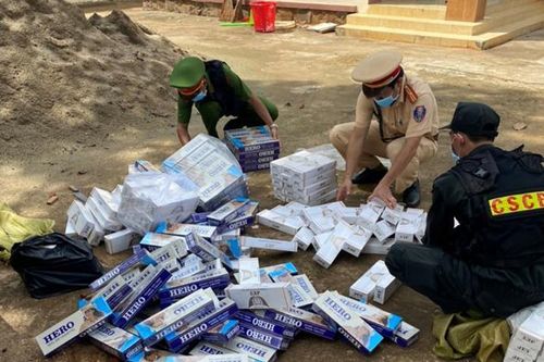 Bắt quả tang đối tượng vận chuyển hàng cấm