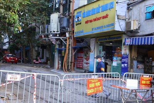 Hà Nội phong tỏa nhiều hộ dân phường Nguyễn Du sau khi ghi nhận các ca mắc COVID-19