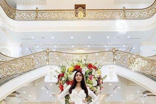 Lấy chồng đại gia, siêu mẫu Lan Khuê sống trong dinh thự dát vàng xa hoa
