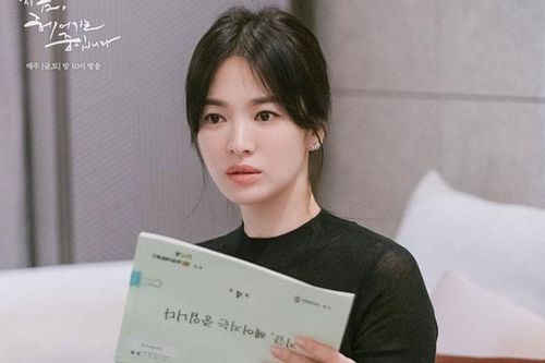 Phát âm ngoại ngữ dở tệ, Song Hye Kyo bị chê thua kém chồng cũ Song Joong Ki