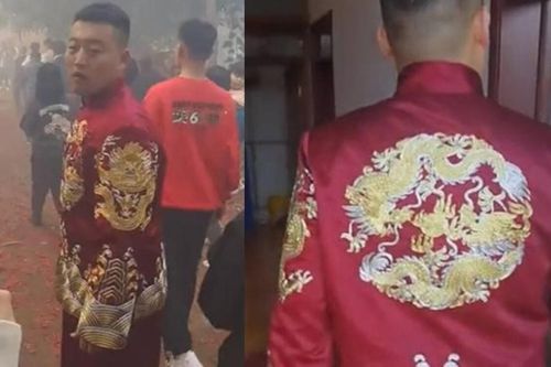 Vừa đón dâu, chú rể bỗng quay trở lại tìm mẹ vợ, hành động sau đó khiến cư dân mạng khen hết lời