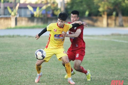 HLV Petrovic tăng cường rèn giũa, 'xem giò' cầu thủ trẻ