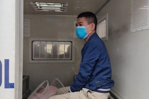 Côn đồ cưỡng ép tiểu thương hằng tháng nộp tiền vệ sinh