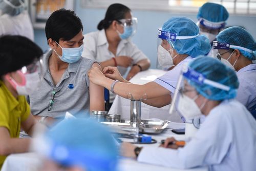 Hà Nội phân bổ hơn 100.000 liều vaccine AstraZeneca tiêm phủ mũi 2 cho toàn dân